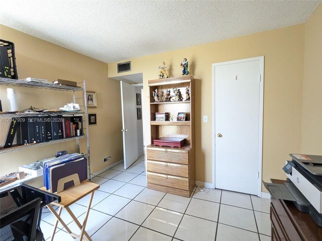 9140 Fontainebleau Boulevard 504, Miami, FL 33172
