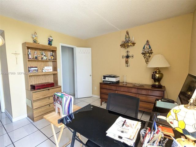 9140 Fontainebleau Boulevard 504, Miami, FL 33172