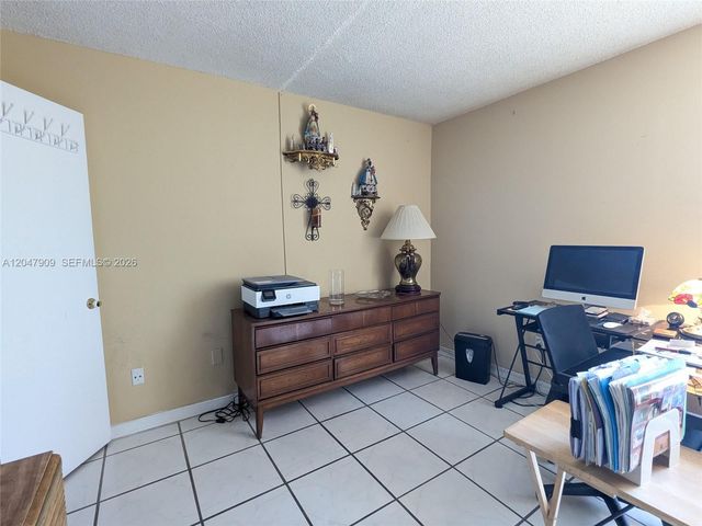 9140 Fontainebleau Boulevard 504, Miami, FL 33172