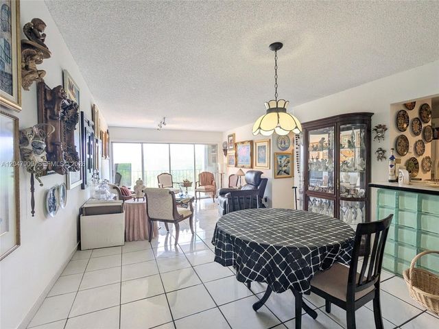 9140 Fontainebleau Boulevard 504, Miami, FL 33172