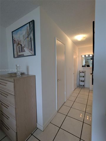 9140 Fontainebleau Boulevard 504, Miami, FL 33172