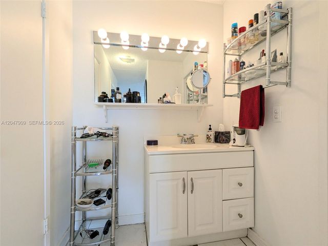 9140 Fontainebleau Boulevard 504, Miami, FL 33172