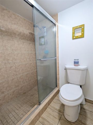 9140 Fontainebleau Boulevard 504, Miami, FL 33172