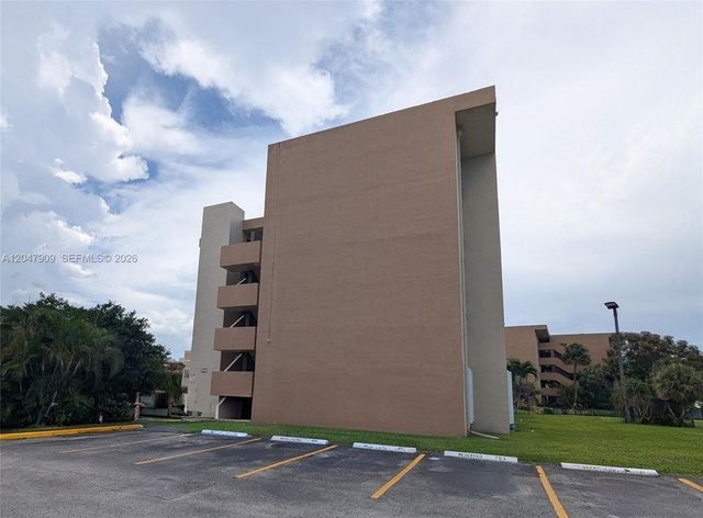 9140 Fontainebleau Boulevard 504, Miami, FL 33172