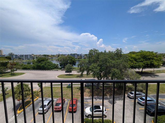 9140 Fontainebleau Boulevard 504, Miami, FL 33172