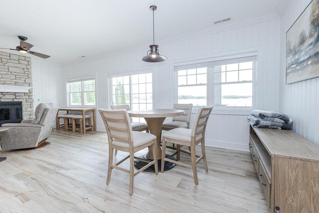 7433 N Tichigan ROAD, Waterford, WI 53185