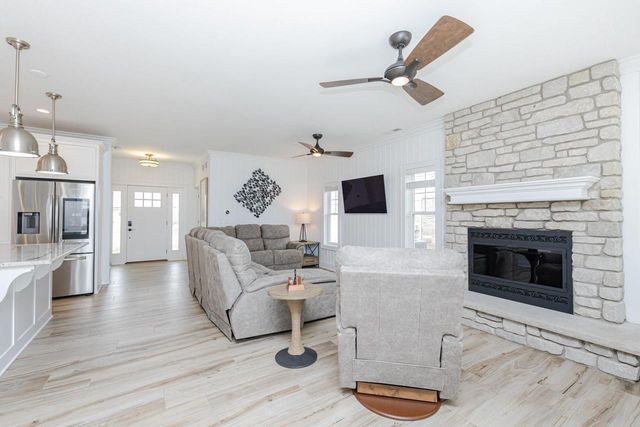 7433 N Tichigan ROAD, Waterford, WI 53185