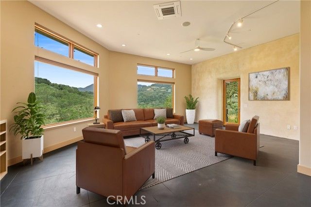 8140 Castenada Lane, Atascadero, CA 93422