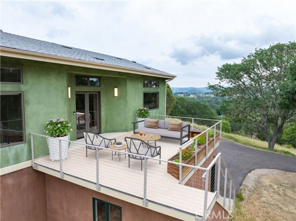 8140 Castenada Lane, Atascadero, CA 93422