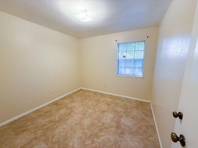 3005 Brook Drive, Huntsville, TX 77340