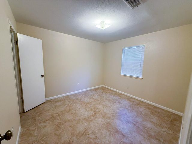 3005 Brook Drive, Huntsville, TX 77340