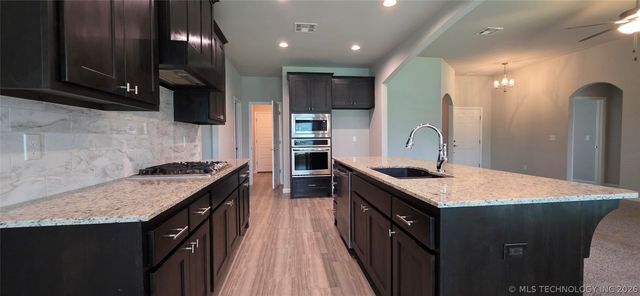 4010 S 14th Place, Broken Arrow, OK 74011