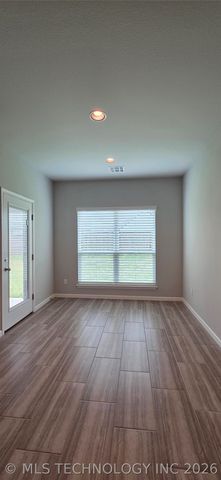 4010 S 14th Place, Broken Arrow, OK 74011