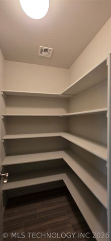 4010 S 14th Place, Broken Arrow, OK 74011