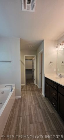 4010 S 14th Place, Broken Arrow, OK 74011