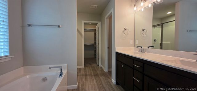 4010 S 14th Place, Broken Arrow, OK 74011