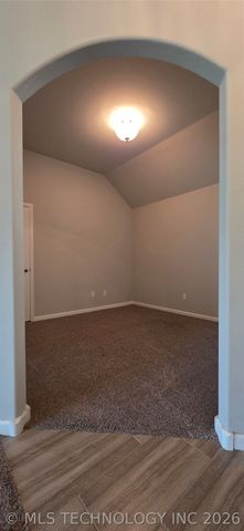 4010 S 14th Place, Broken Arrow, OK 74011