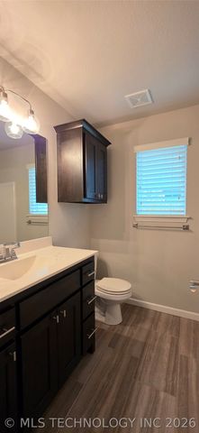 4010 S 14th Place, Broken Arrow, OK 74011
