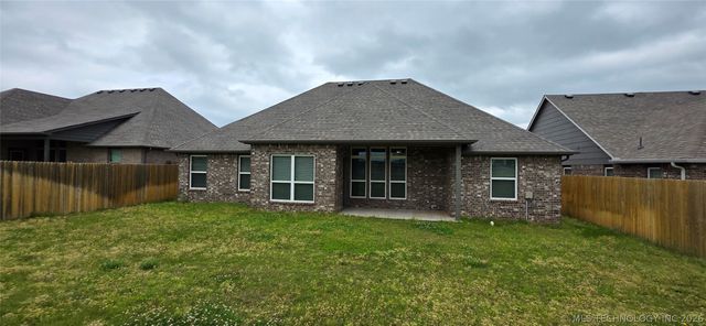 4010 S 14th Place, Broken Arrow, OK 74011