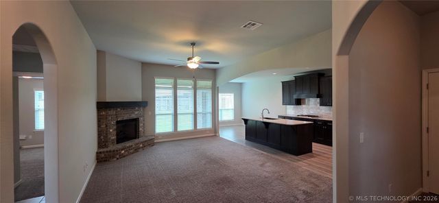 4010 S 14th Place, Broken Arrow, OK 74011