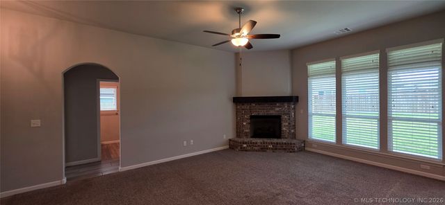 4010 S 14th Place, Broken Arrow, OK 74011