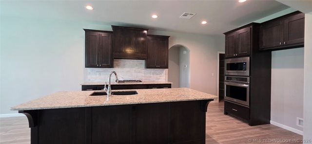 4010 S 14th Place, Broken Arrow, OK 74011