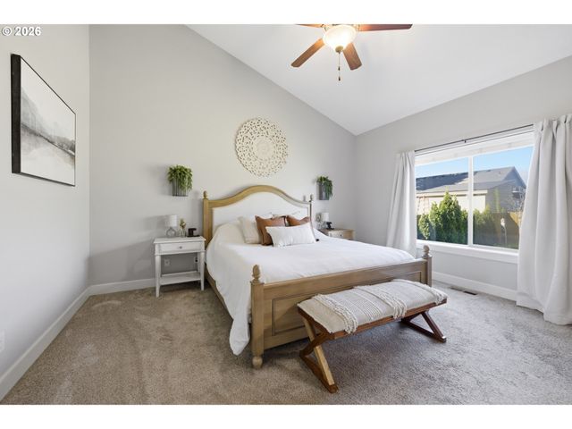 523 N 8TH Pl, Carlton, OR 97111