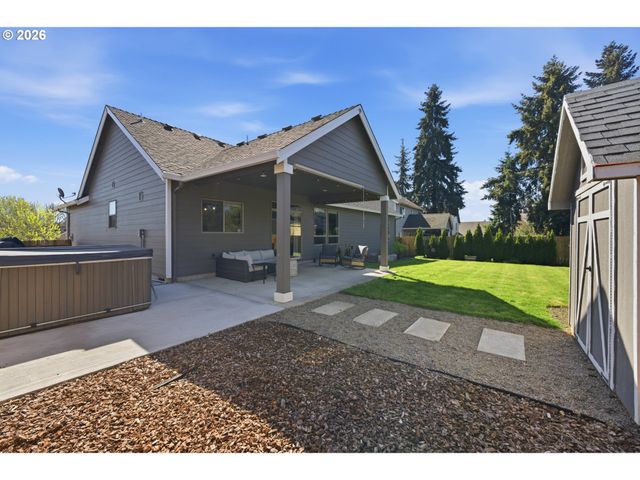 523 N 8TH Pl, Carlton, OR 97111