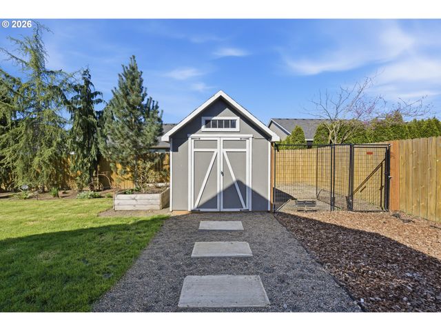 523 N 8TH Pl, Carlton, OR 97111