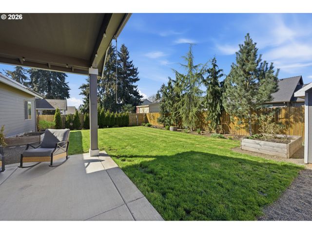 523 N 8TH Pl, Carlton, OR 97111