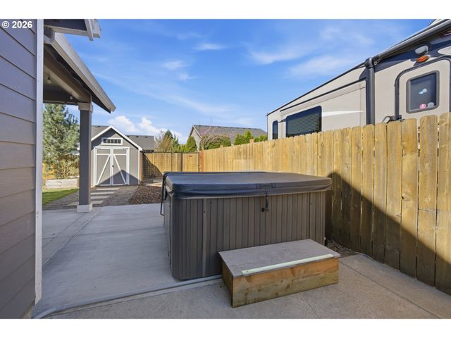 523 N 8TH Pl, Carlton, OR 97111