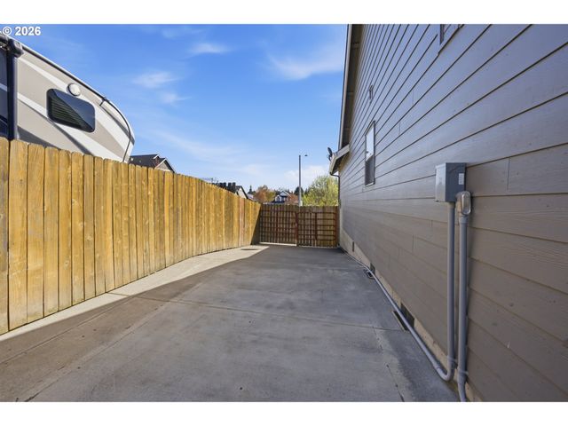 523 N 8TH Pl, Carlton, OR 97111