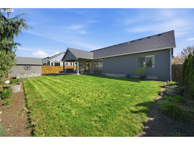 523 N 8TH Pl, Carlton, OR 97111