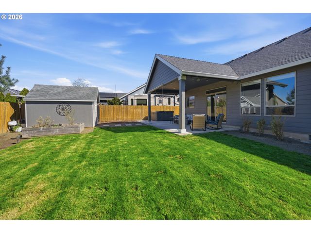523 N 8TH Pl, Carlton, OR 97111