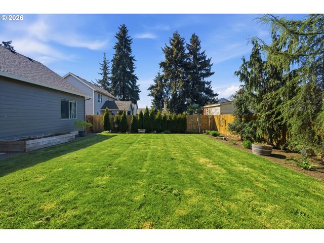 523 N 8TH Pl, Carlton, OR 97111