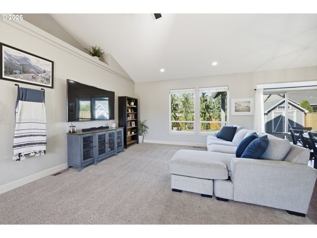 523 N 8TH Pl, Carlton, OR 97111