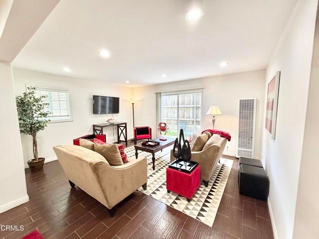 113 Los Robles, Oxnard, CA 93035