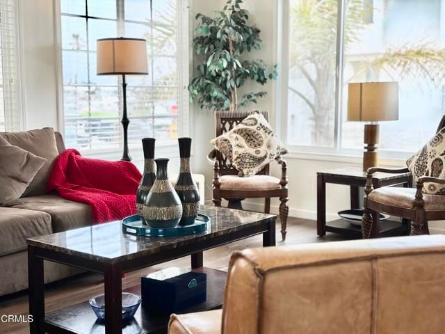 113 Los Robles, Oxnard, CA 93035