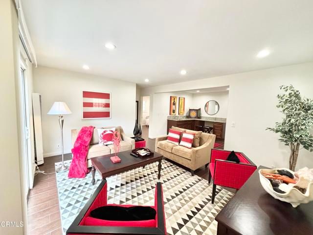 113 Los Robles, Oxnard, CA 93035