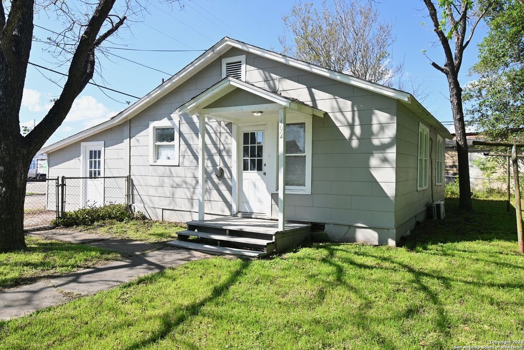 402 Michna, Seguin, TX 78155