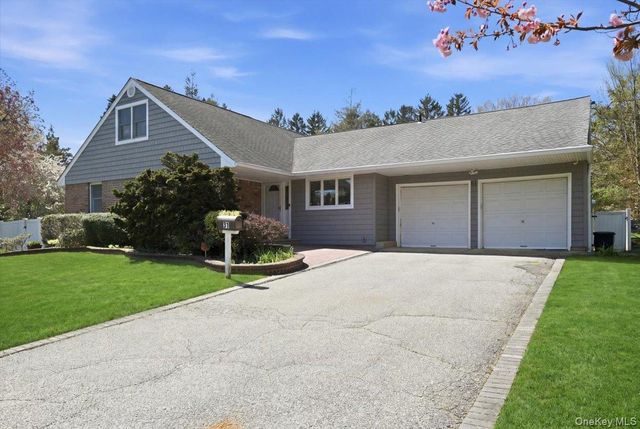 31 Chelsea Drive, Syosset, NY 11791