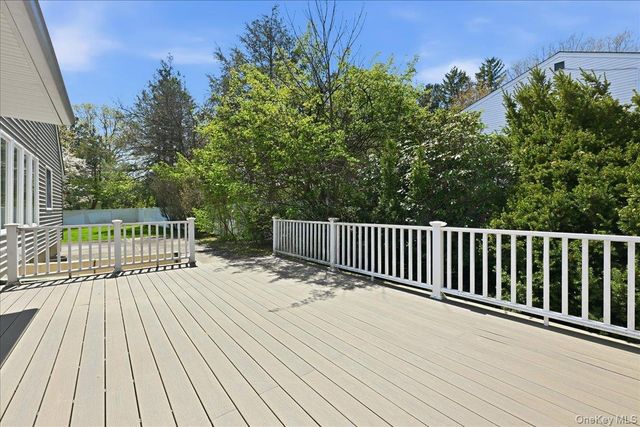31 Chelsea Drive, Syosset, NY 11791