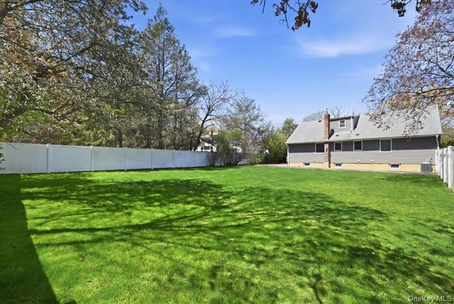 31 Chelsea Drive, Syosset, NY 11791