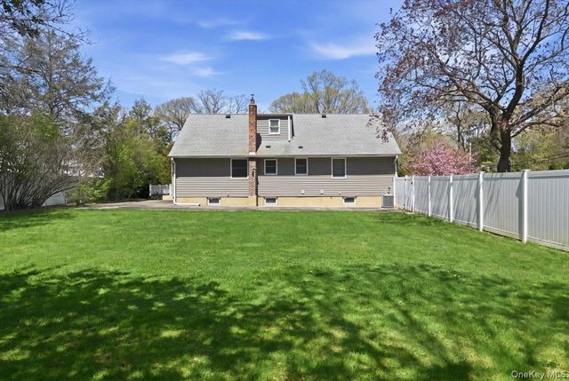31 Chelsea Drive, Syosset, NY 11791