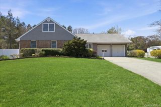 31 Chelsea Drive, Syosset, NY 11791
