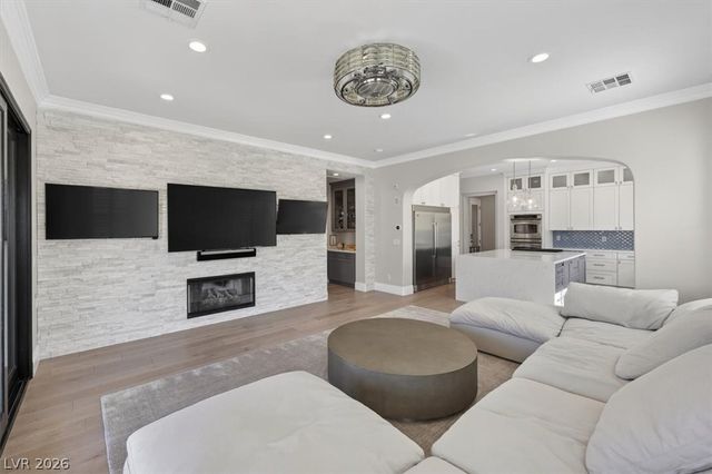 2490 Turtle Head Peak Drive, Las Vegas, NV 89135