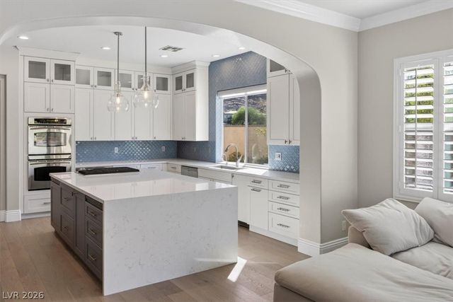 2490 Turtle Head Peak Drive, Las Vegas, NV 89135