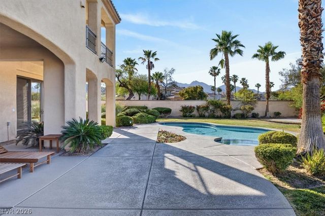 2490 Turtle Head Peak Drive, Las Vegas, NV 89135