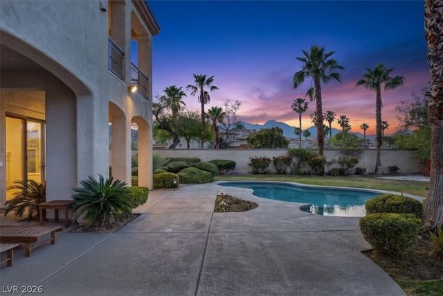 2490 Turtle Head Peak Drive, Las Vegas, NV 89135