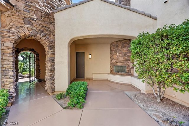 2490 Turtle Head Peak Drive, Las Vegas, NV 89135